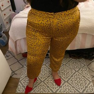Woman’s 2x leopard print pants